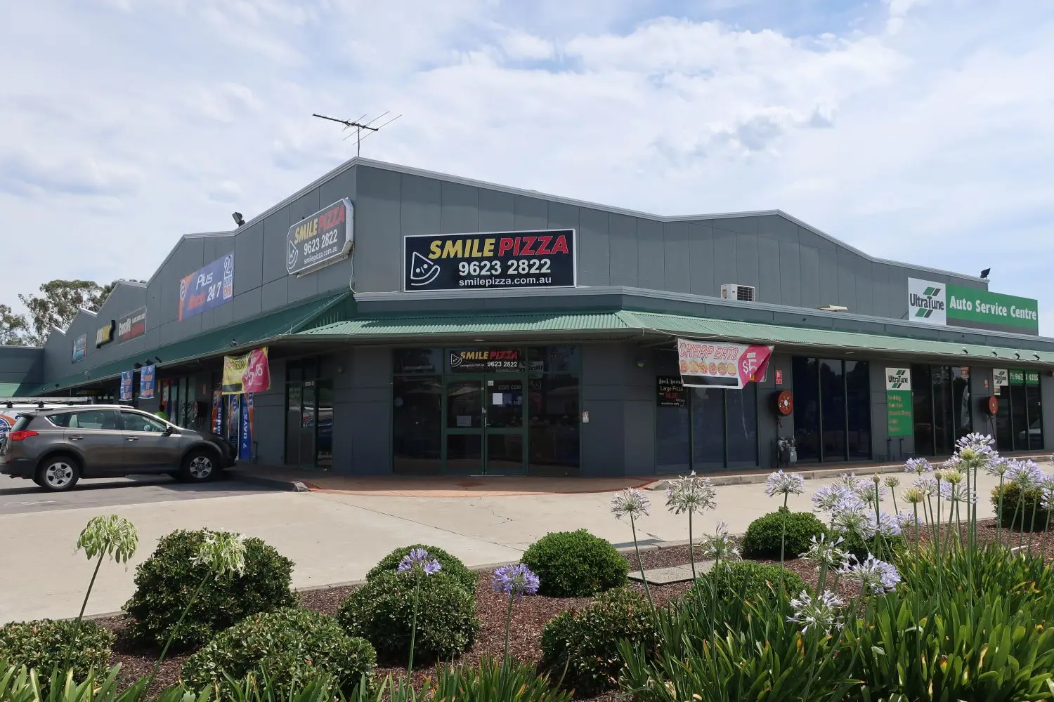 Fast food shop with grease trap