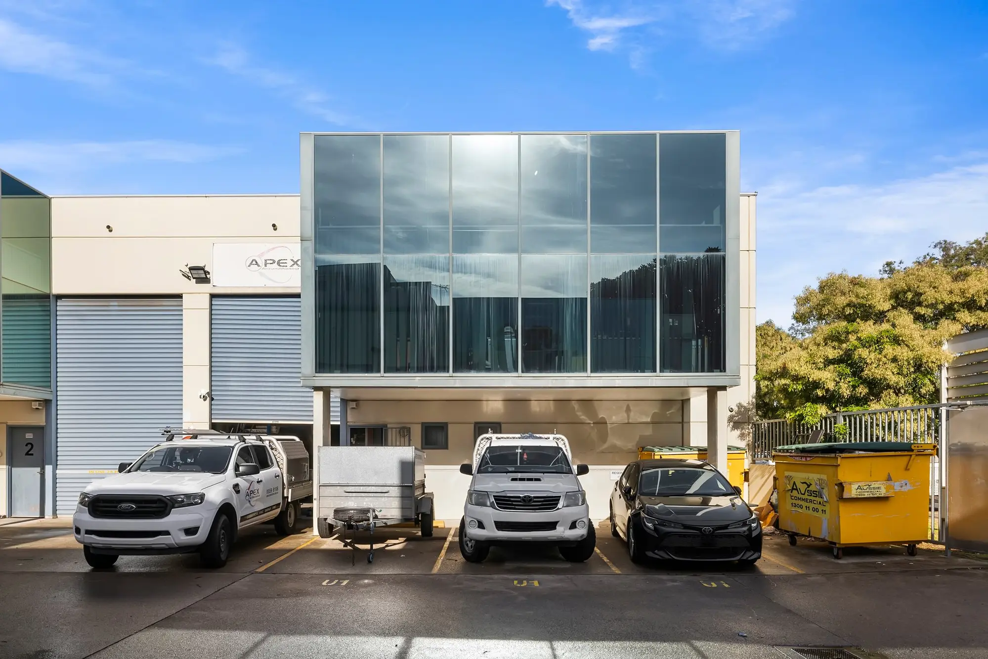 QUALITY SHOWROOM & OFFICES QUALITY SHOWROOM & OFFICES