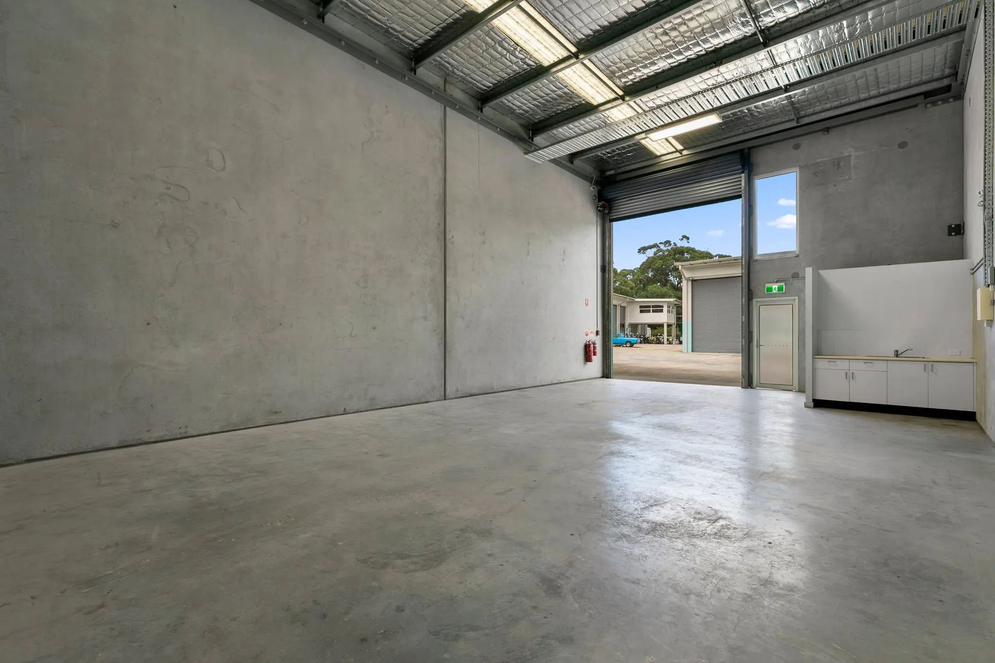 SINGLE STOREY MODERN HIGH BAY WAREHOUSE SINGLE STOREY MODERN HIGH BAY WAREHOUSE